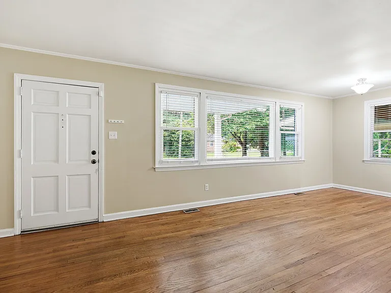 1407 Midgett Dr — Photo 9