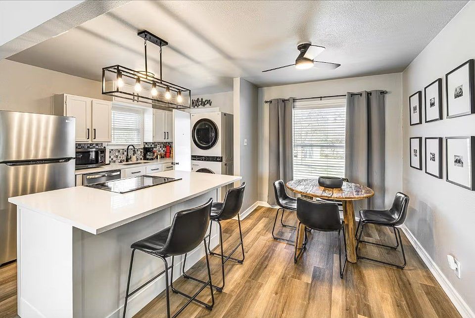 1st image of 819 Web St