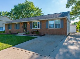 1716 McKool Ave, Streamwood, IL 60107