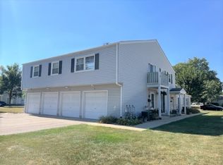 173 Emil Ct UNIT B, Bartlett, IL 60103
