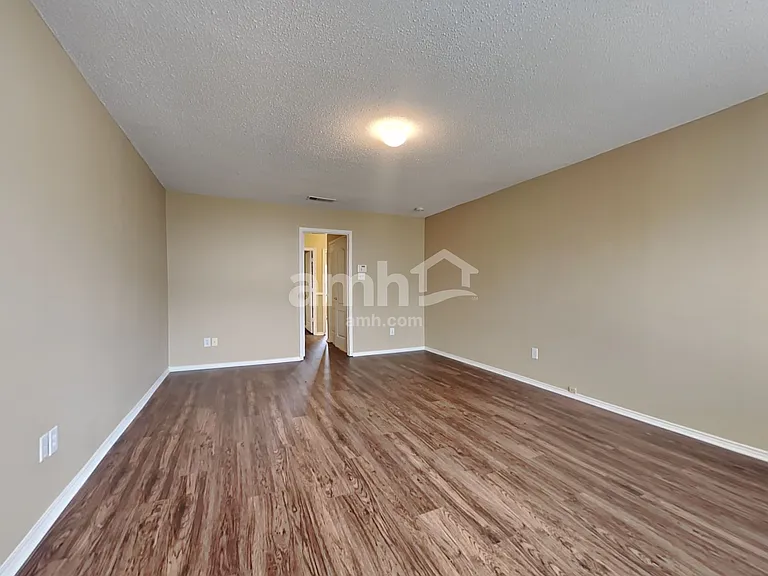 605 Woodlands Mnr — Photo 11