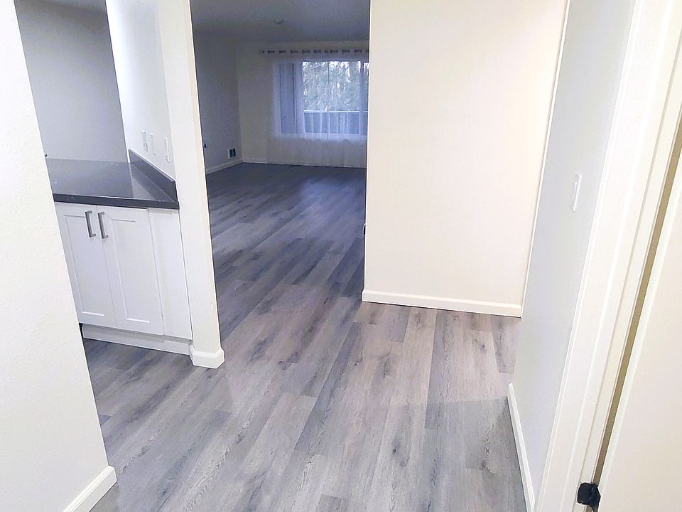 1st image of 15740 NE 70th Ct