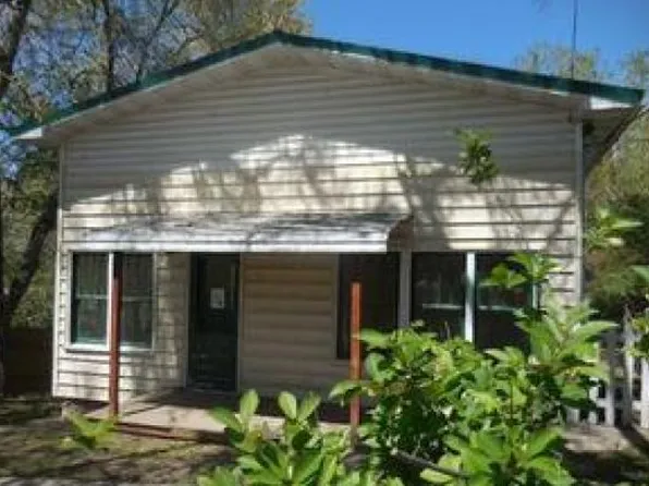 111 W Woodstock St, Newcastle, WY 82701