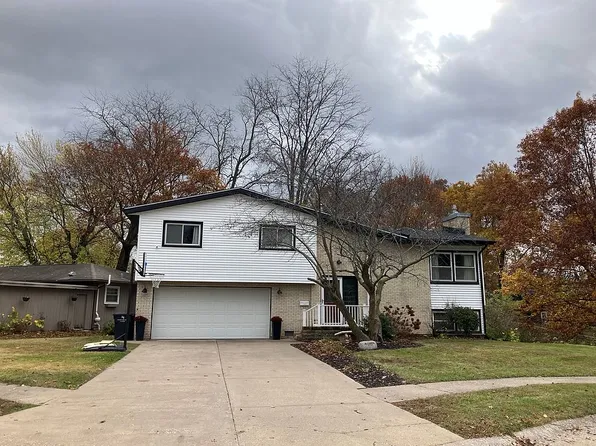 2628 26th Avenue Ct, Rock Island, IL 61201