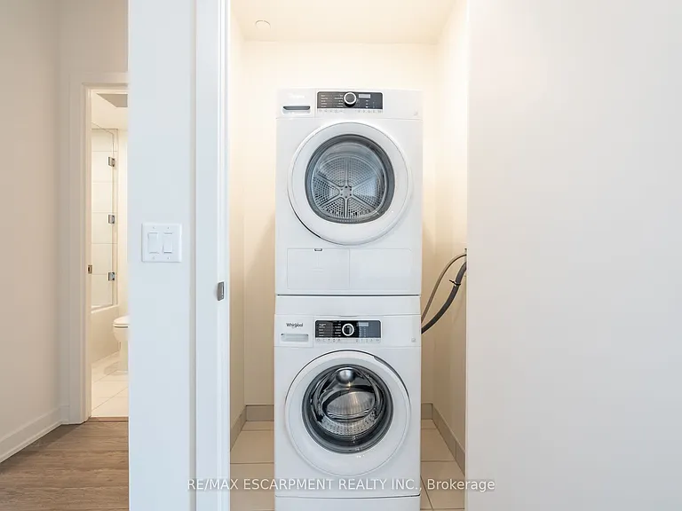 212 King William St #816 — Photo 25