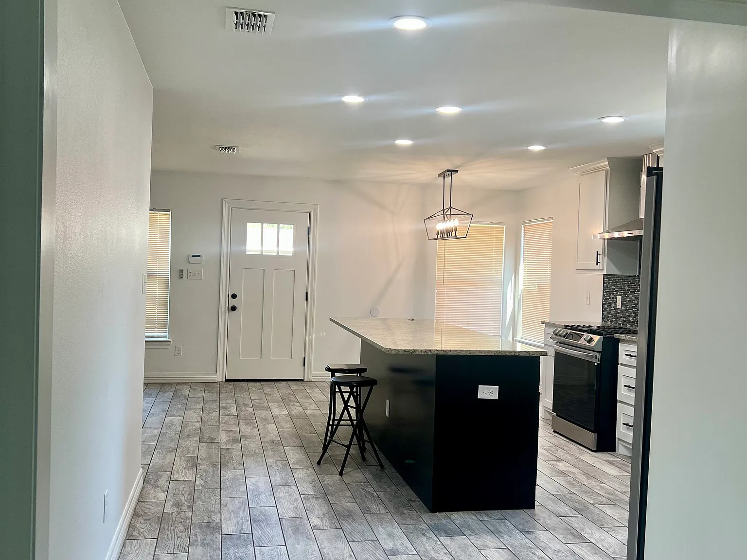 5 bed, $2,300 — Photo 3