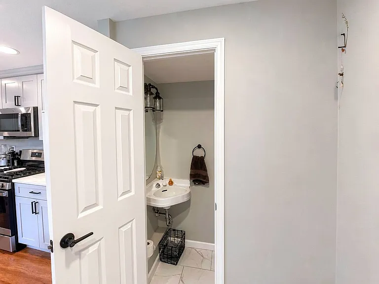 249 E Thompson St — Photo 10