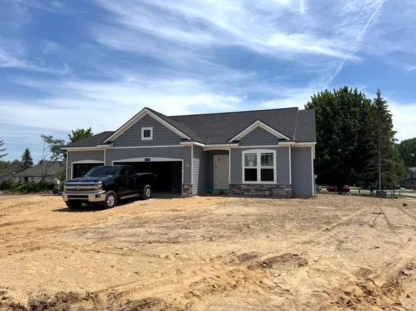7702 Mandarin Dr, Byron Center, MI 49315