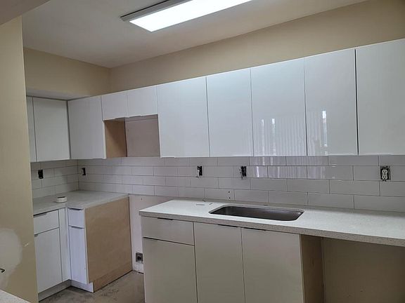 5th image of 505 S Pine Island Rd APT 406