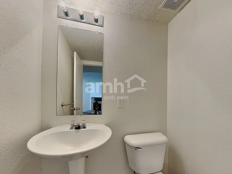 8724 Hunters Creek Ct — Photo 7