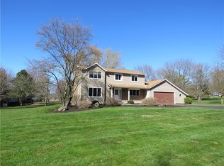 4 Osage Trl, Spencerport, NY 14559
