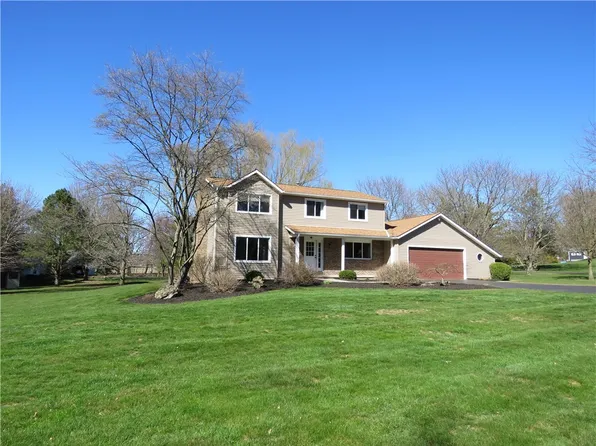 4 Osage Trl, Spencerport, NY 14559