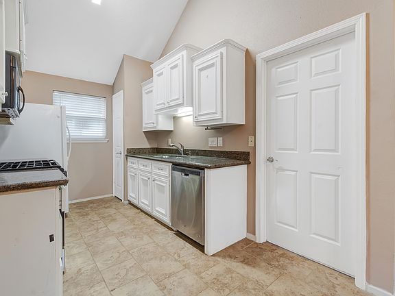 5th image of 17018 Dusty Mill Dr E