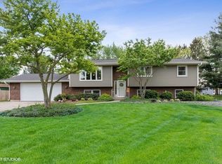 6707 Cypress Ct, Crystal Lake, IL 60012