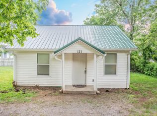 121 N Pkwy, Sevierville, TN 37876