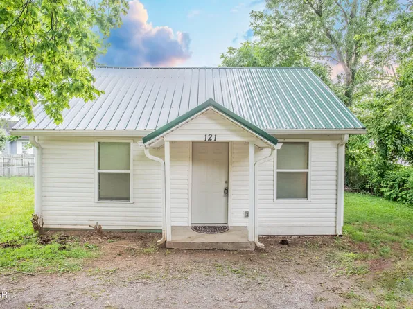 121 N Pkwy, Sevierville, TN 37876