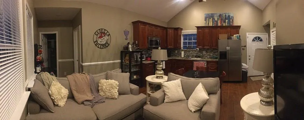 2 bed, $2,400 — Photo 2