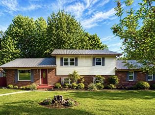 2793 Old Blacktop Rd, Mc Ewen, TN 37101