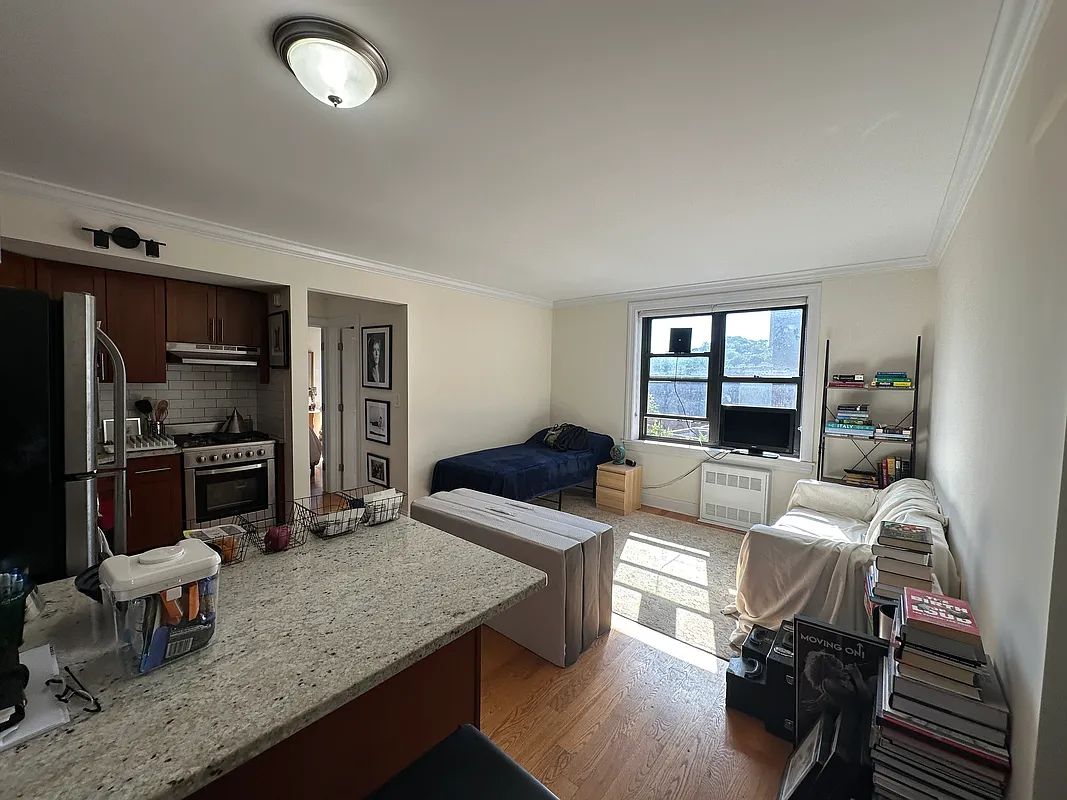 259 Bennett Avenue 8D