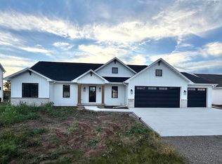 N8864 Galway Ln, Menasha, WI 54952