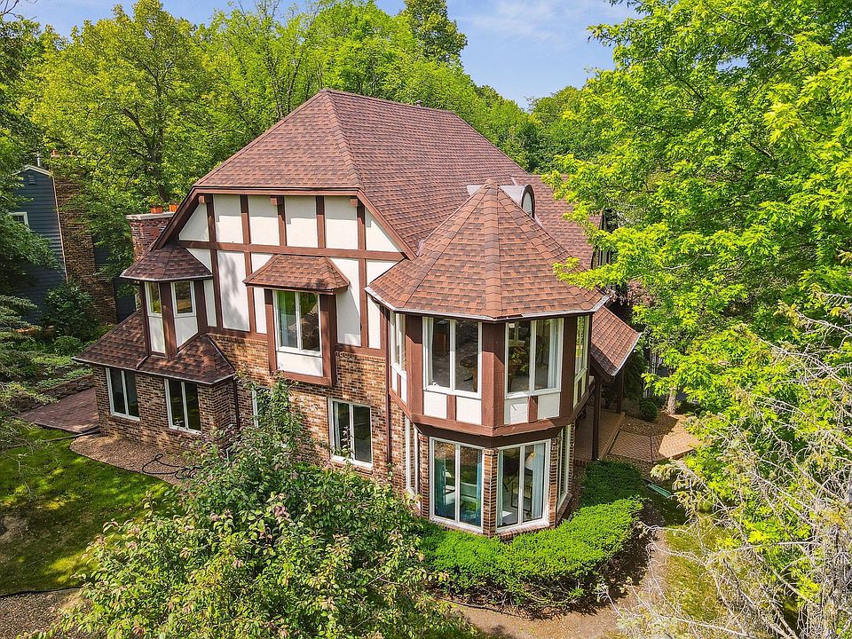 1st image of 8813 Hidden Oaks Dr