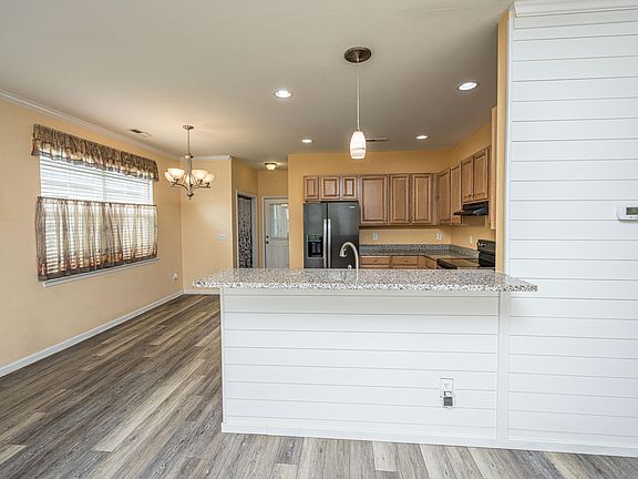 4th image of 325 Harriswood Ln