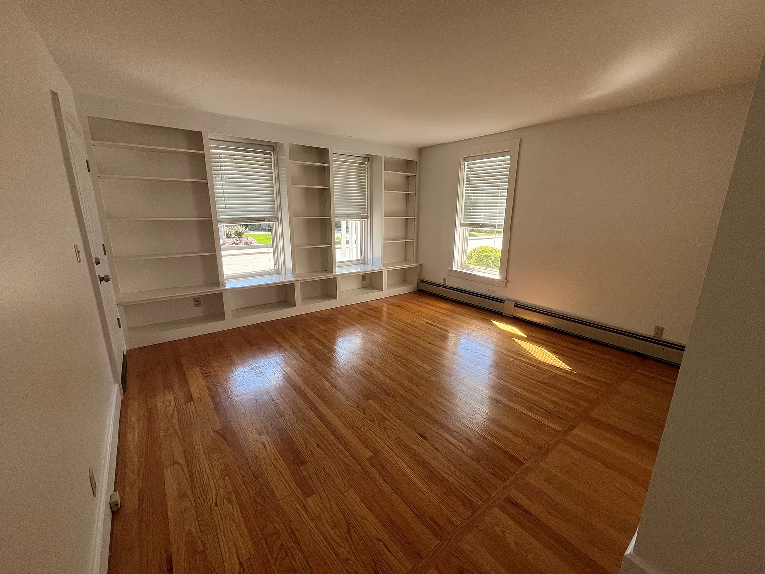 4 bed, 1600 sqft, $2,850 — Photo 4