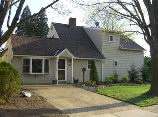 52 Tiptop Ln, Hicksville, NY 11801