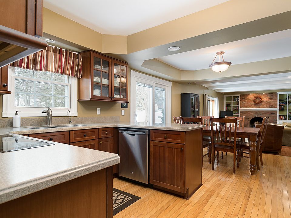 2nd image of 819 Bridgestone Dr
