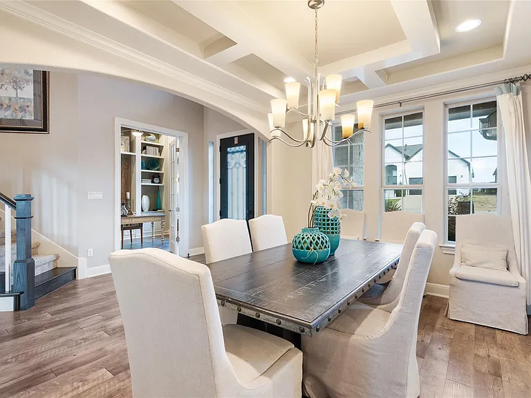 273 Jacksdaw Dr — Photo 2