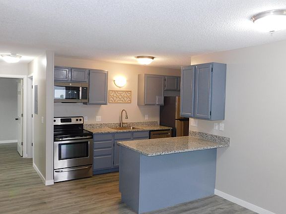 3rd image of 2477 Grenadier Ave N