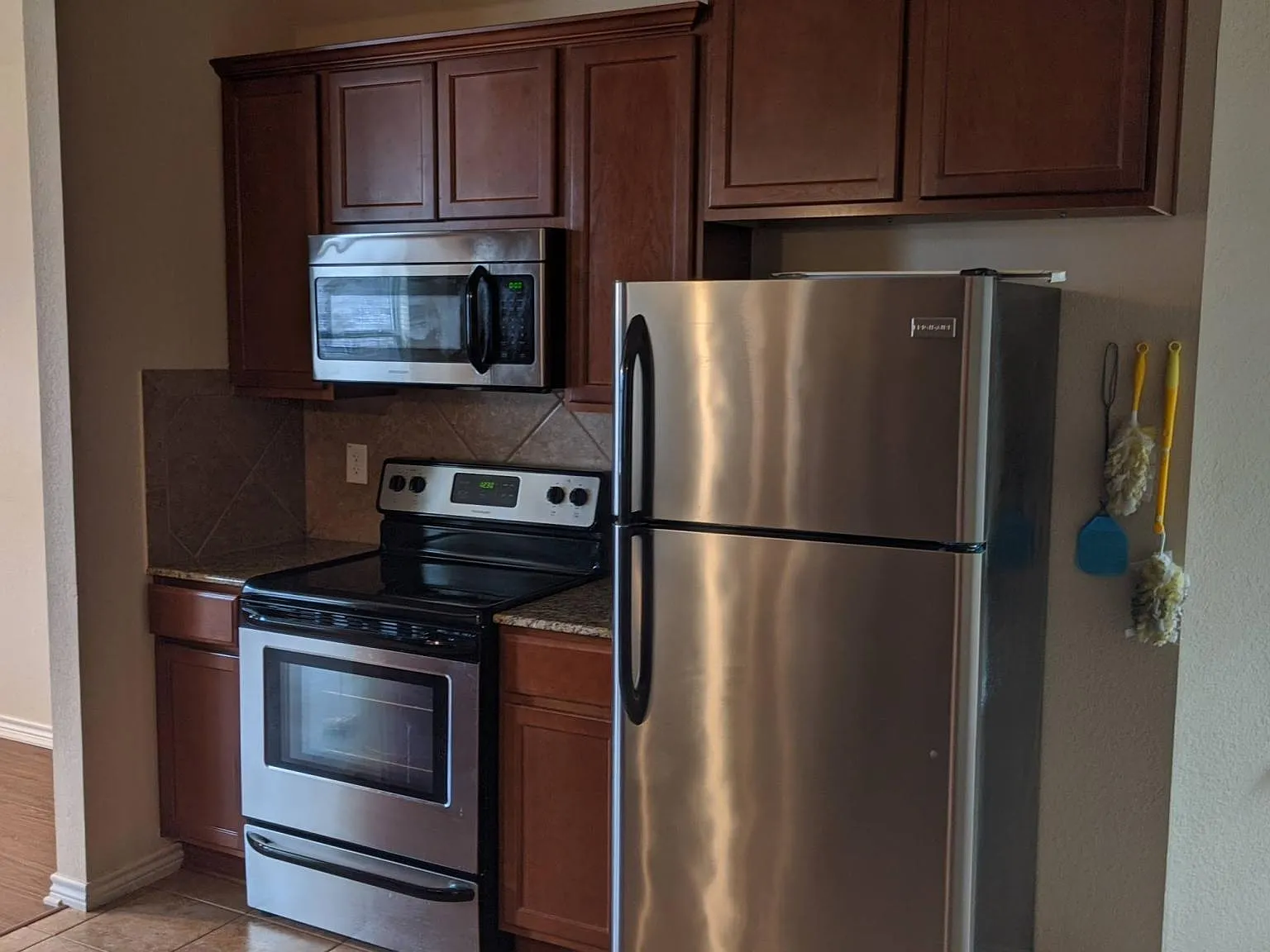 3 bed, 1855 sqft, $1,780 — Photo 2