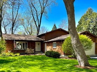 303 Sherwood Dr, Cary, IL 60013