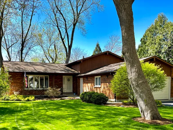 303 Sherwood Dr, Cary, IL 60013