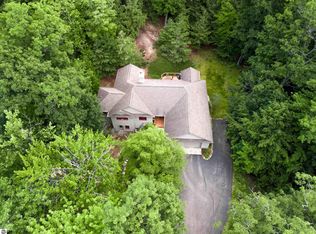 5211 Mackenzie Dr, Kewadin, MI 49648