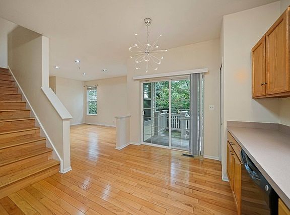 2nd image of 821 Linden Cir
