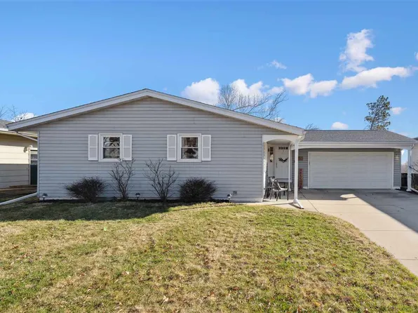 220 Windsor Dr NE, Cedar Rapids, IA 52402