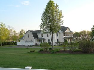 7 Brook Wood Ct, Broad Brook, CT 06016