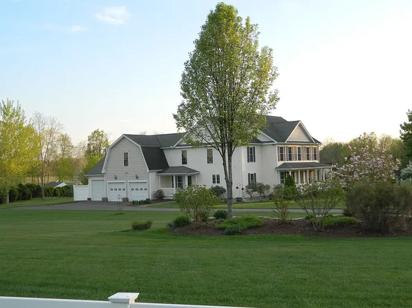 7 Brook Wood Ct, Broad Brook, CT 06016
