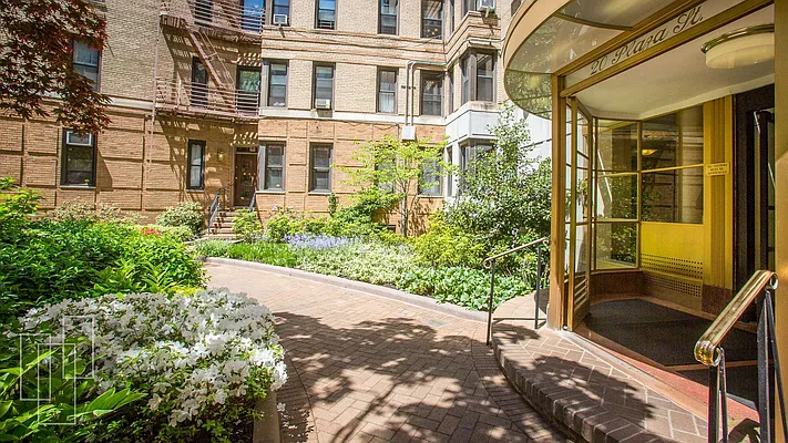 Sold by Garfield Realty  | media 25