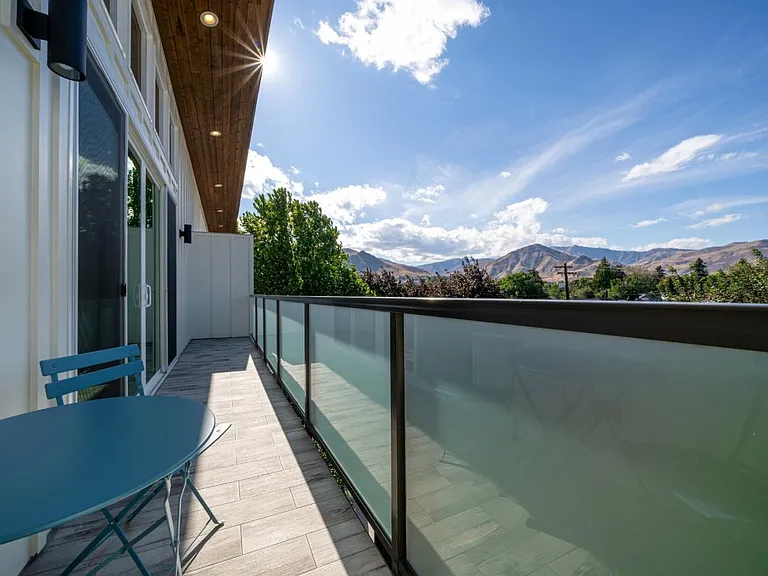 823 Orondo Ave #C — Photo 10