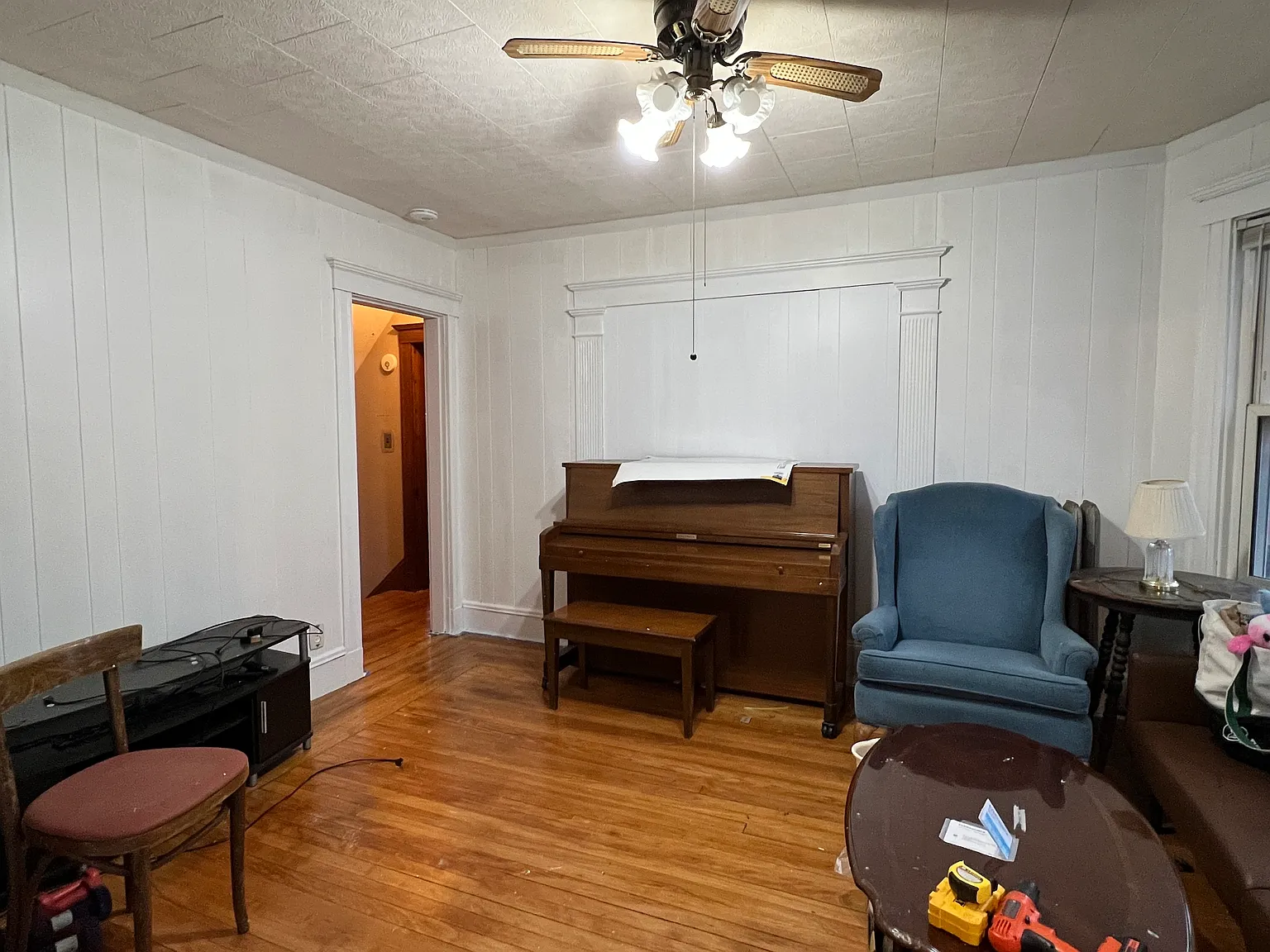 6 bed, 1.5 bath, 1962 sqft, $7,200 — Photo 3