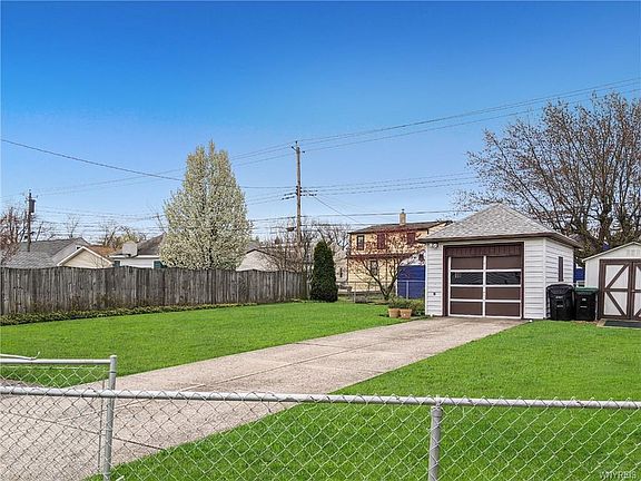 4th image of 152 N End Ave