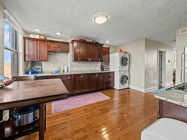 194 Athens St #C — Photo 3
