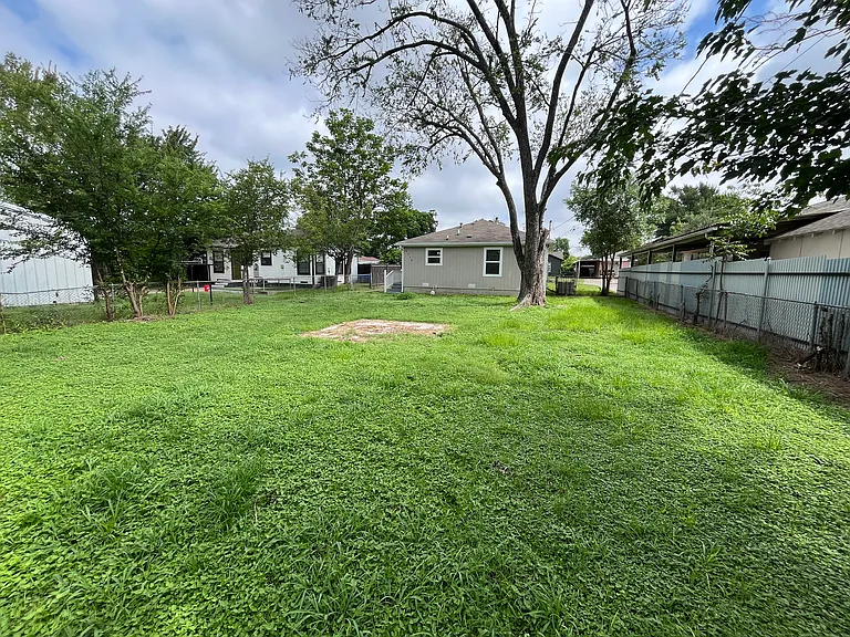 8438 Maddox Ave — Photo 17
