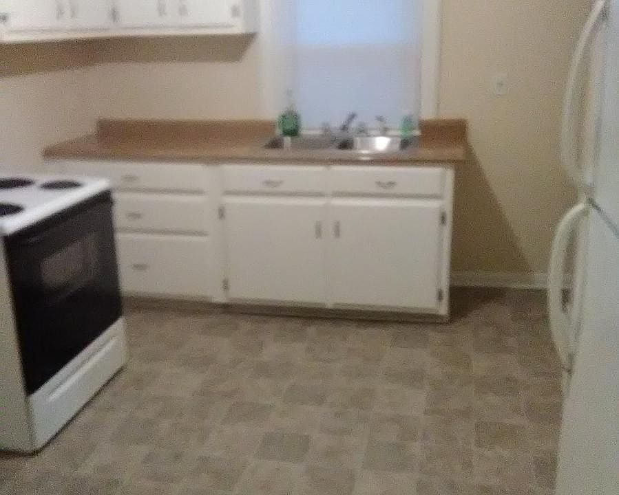 1st image of 13 Tennis Ln