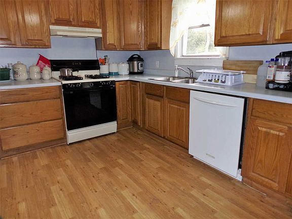 3rd image of 8977 County Road 136 N