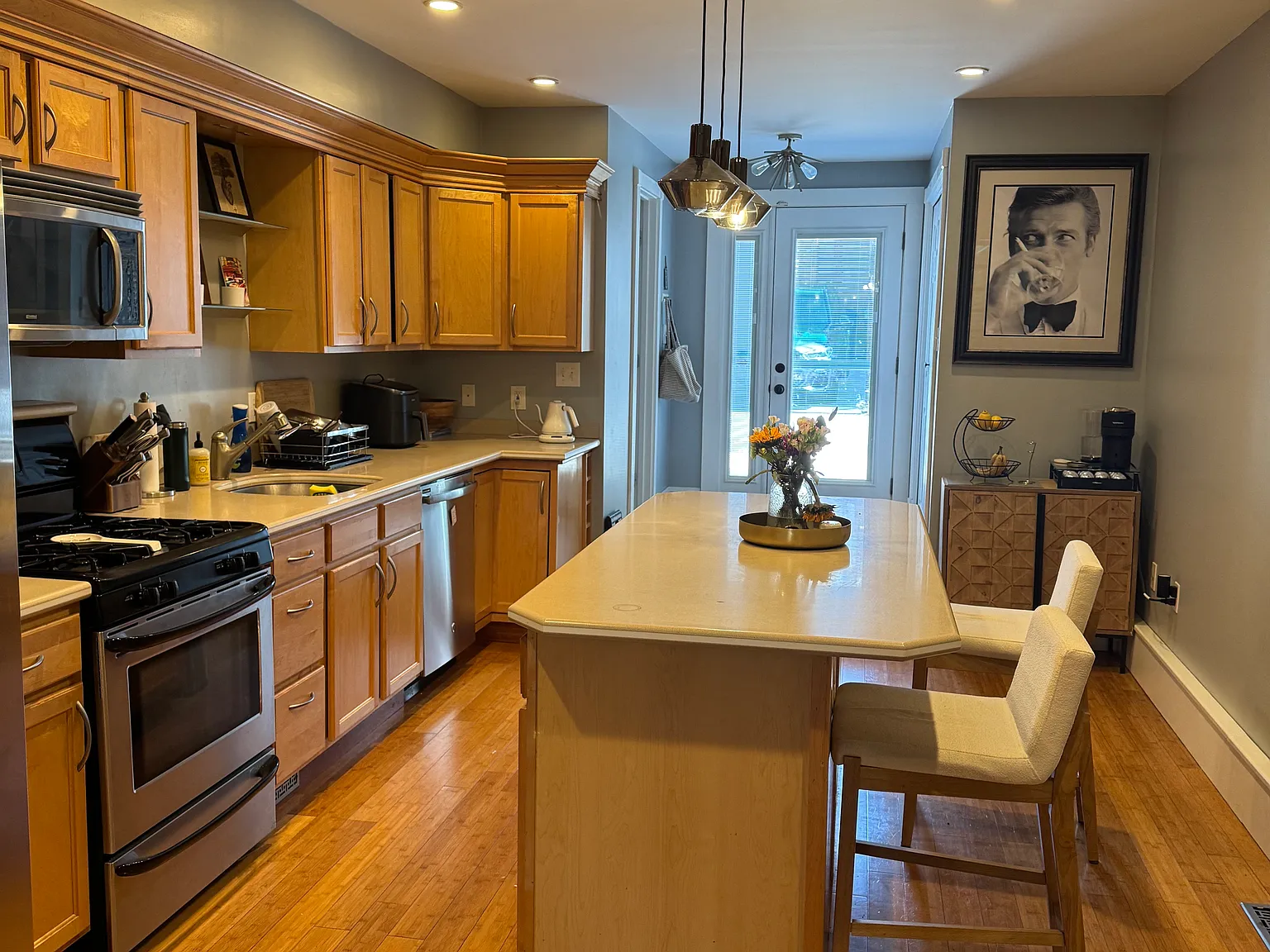 3 bed, 1778 sqft, $3,200 — Photo 3