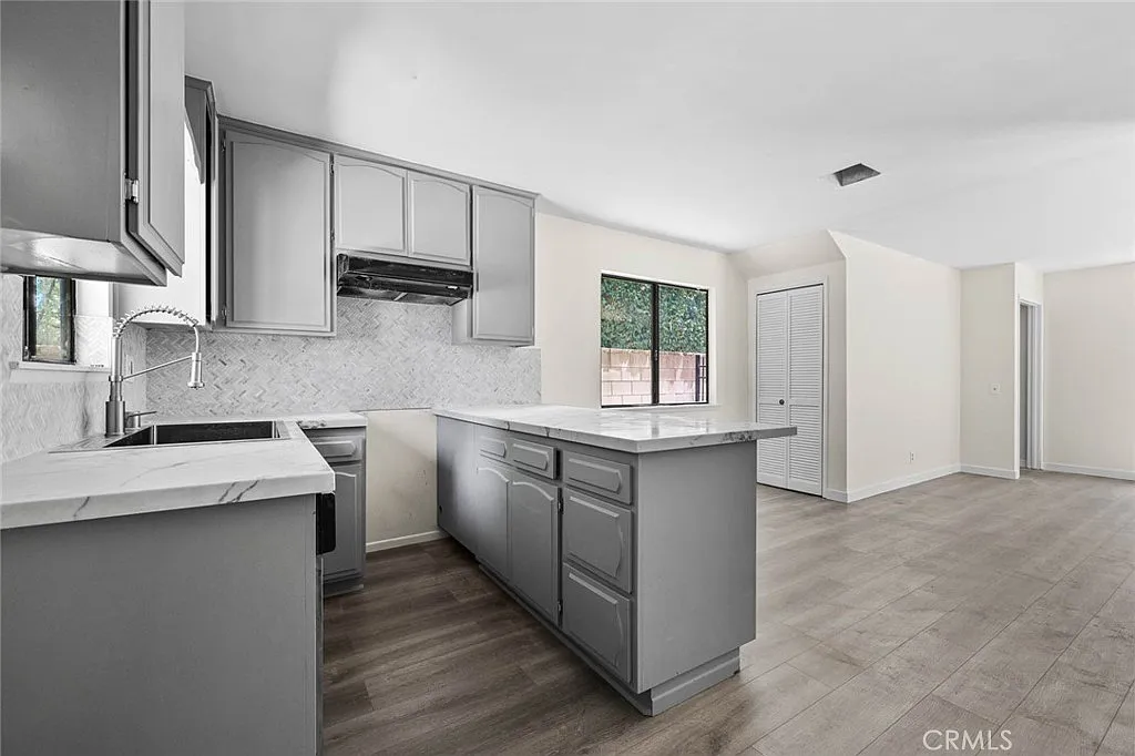 1 bed, 1.5 bath, 850 sqft, $2,550 — Photo 2