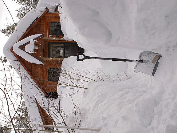 3rd image of 682 Midiron Ave